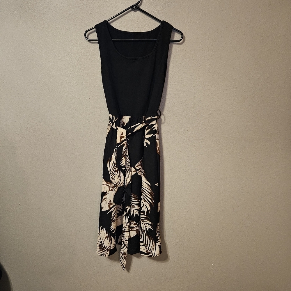 SHEIN Black and Cream Floral Skirt Tank Dress With Tie - Picture 3 of 4